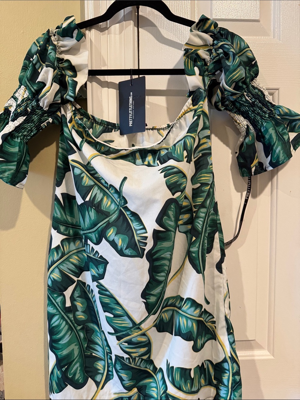 PrettyLittleThing Green Leaf Print Off-Shoulder Dress